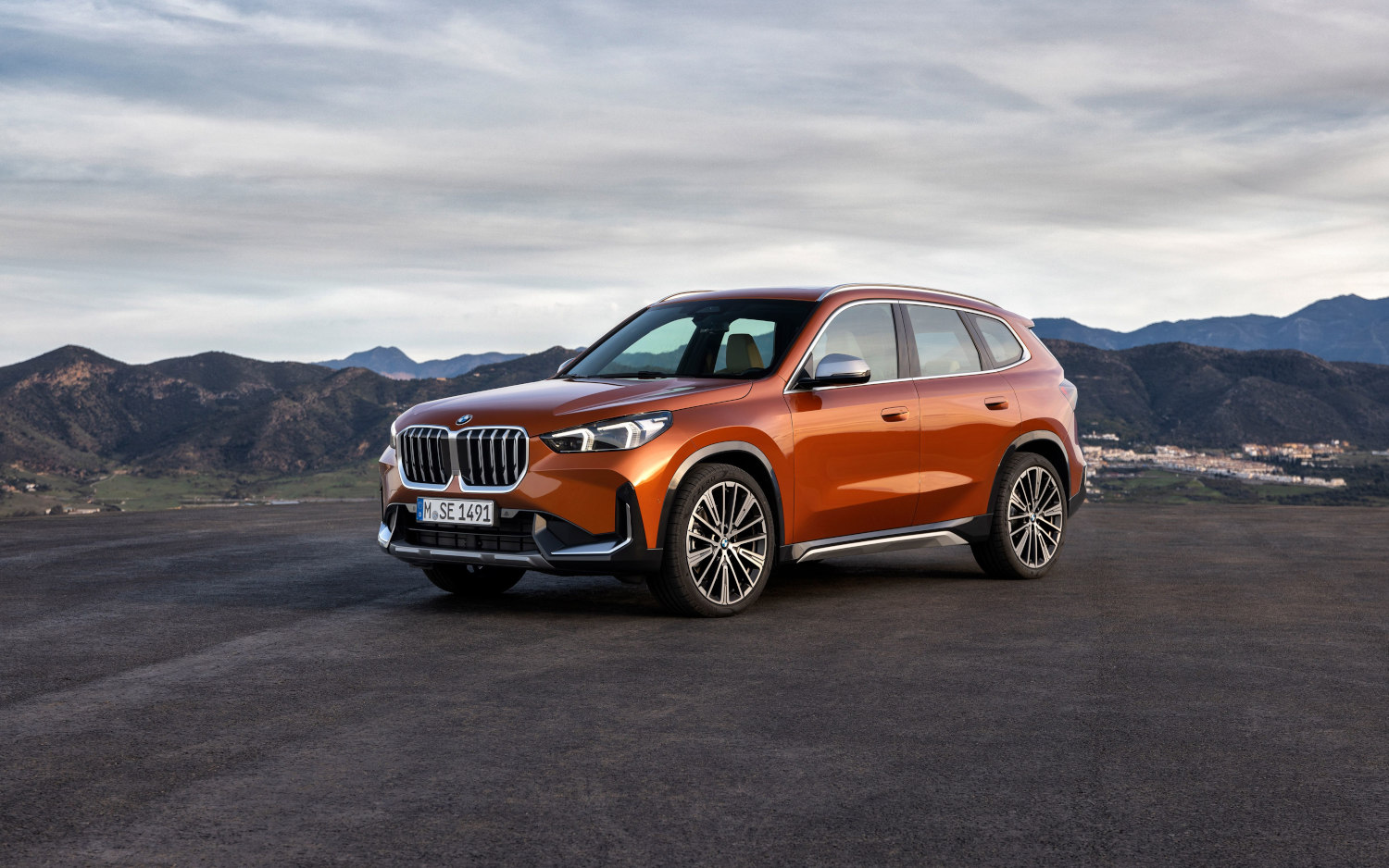 Comparison BMW X1 xDrive 23i M Sport 2023 vs Mazda CX60